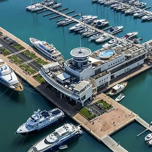 Yacht Club Marina Di 2*, Loano Italien
